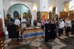 В Богоявленском мужском монастыре в Великую Субботу совершили Вечерню в соединение с Литургией., 