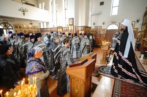 Настоятель Богоявленского мужского монастыря города Челябинска игумен Нестор (Болков) с клириками Богоявленского мужского монастыря принял участие в Божественной Литургии в храме святителя Василия Великого в  Челябинске., 