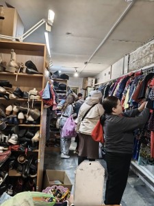 26 апреля 2026 года, в Неделю 3-ю по Пасхе и памяти святых жен-мироносиц, в рамках социального проекта «ДАР»,  в Богоявленском мужском монастыре города Челябинска, состоялась благотворительная  раздача одежды и обуви прихожанам святой обители  и жителям , 