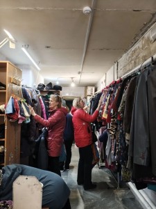 26 апреля 2026 года, в Неделю 3-ю по Пасхе и памяти святых жен-мироносиц, в рамках социального проекта «ДАР»,  в Богоявленском мужском монастыре города Челябинска, состоялась благотворительная  раздача одежды и обуви прихожанам святой обители  и жителям , 