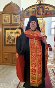 В Богоявленском мужском монастыре Челябинска в канун Антипасхи совершили всенощное бдение с литией., 