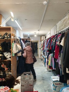 В Богоявленском  мужском монастыре  состоялась  благотворительная раздача одежды и обуви., 