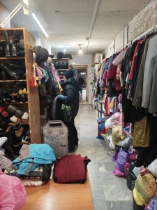 В Богоявленском  мужском монастыре  состоялась  благотворительная раздача одежды и обуви., 