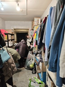 В Богоявленском  мужском монастыре  состоялась  благотворительная раздача одежды и обуви., 