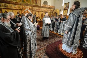 Настоятель Богоявленского мужского монастыря города Челябинска игумен Нестор (Болков) с клириками Богоявленского мужского монастыря принял участие в Божественной Литургии в храме святителя Василия Великого в  Челябинске., 