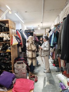 В Богоявленском  мужском монастыре  состоялась  благотворительная раздача одежды и обуви., 